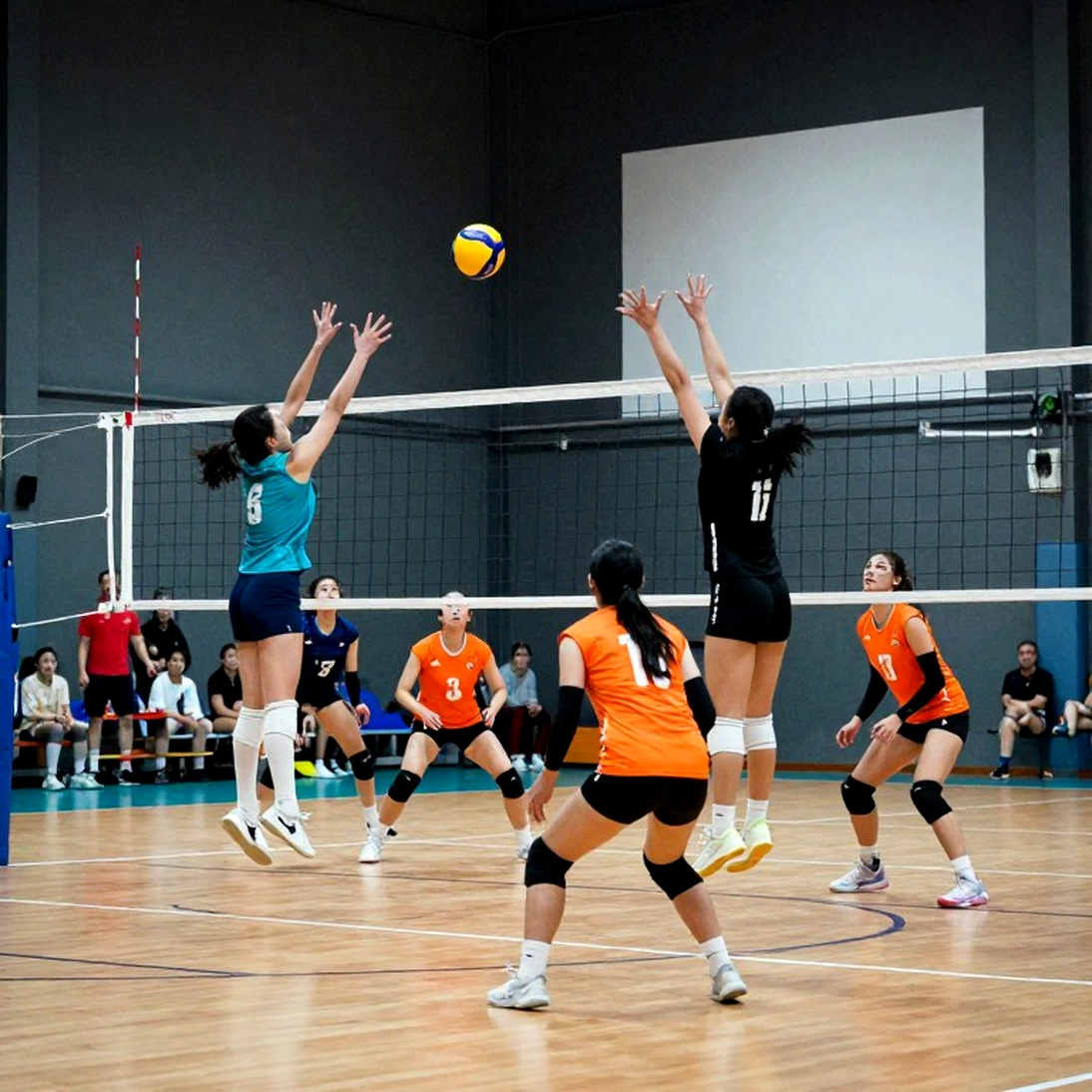 Nebraska quét Creighton 3-0 và kỷ lục 15.405 khán giả: điều tỷ số không kể được